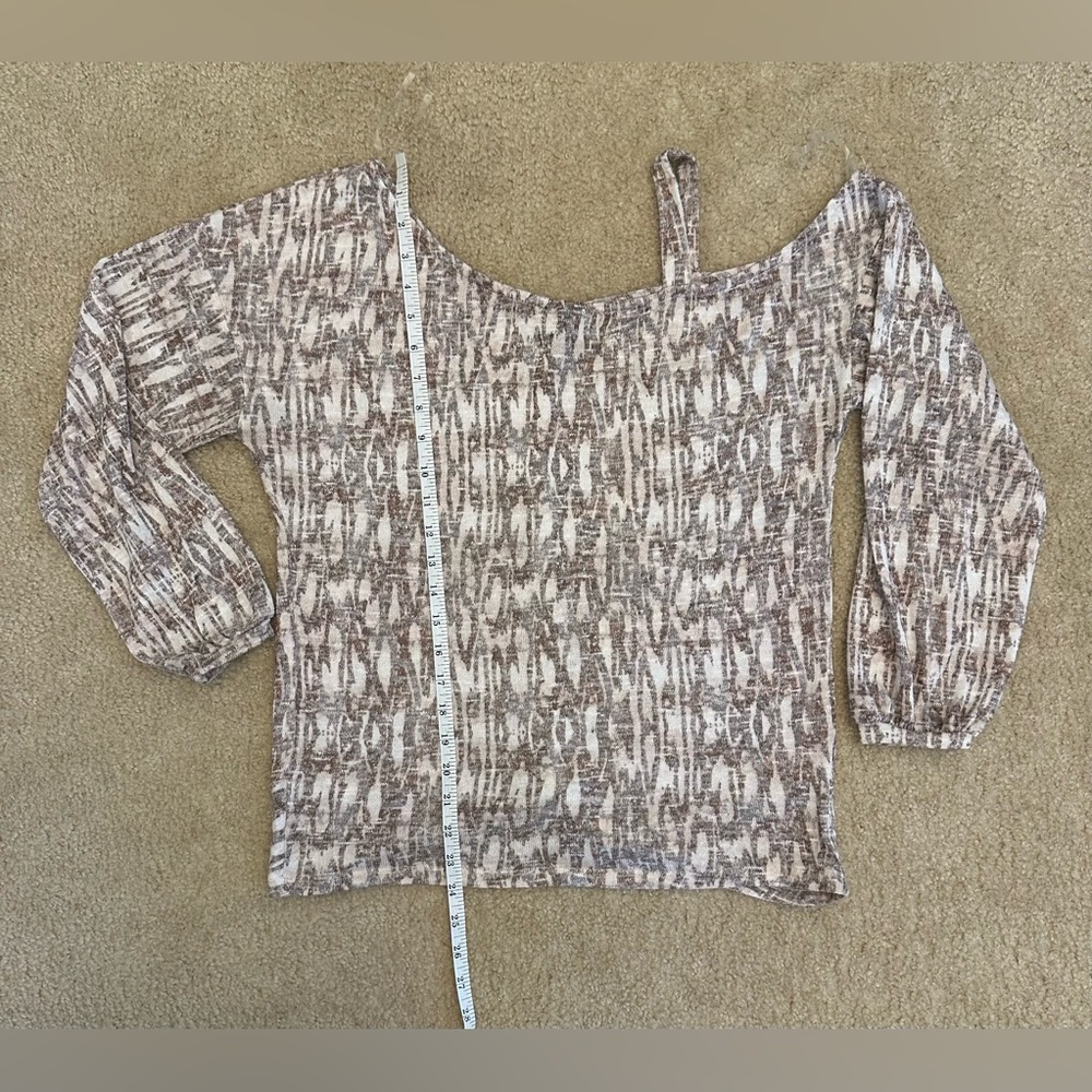 Daytrip Women's Off-Shoulder Front Twist Top - Cream and Brown Pattern Medium